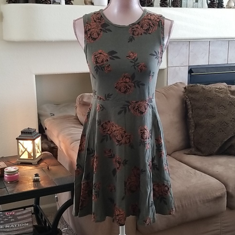 Cute Floral Van's Dress - Picture 1 of 6